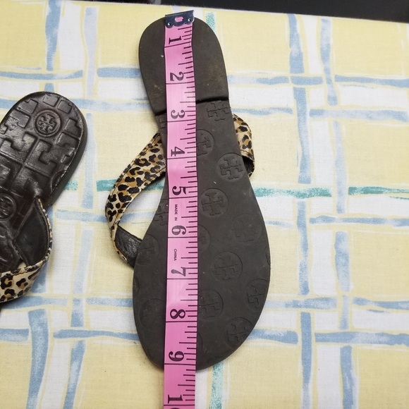 Tory Burch leopard print sandals - Picture 7 of 8